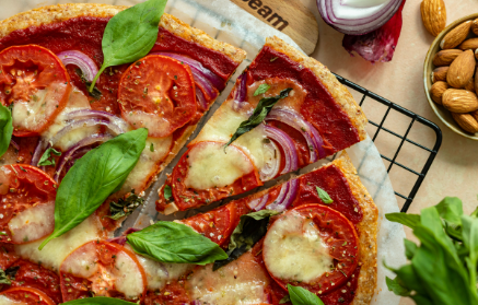 Fitness Recipe: Pizza sans farine, facile, avec mozzarella, amandes et yaourt.