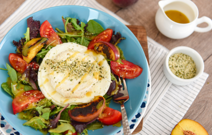 Fitness Recipe: Salade légère avec omelette aux blancs d’œufs et fromage de chèvre.