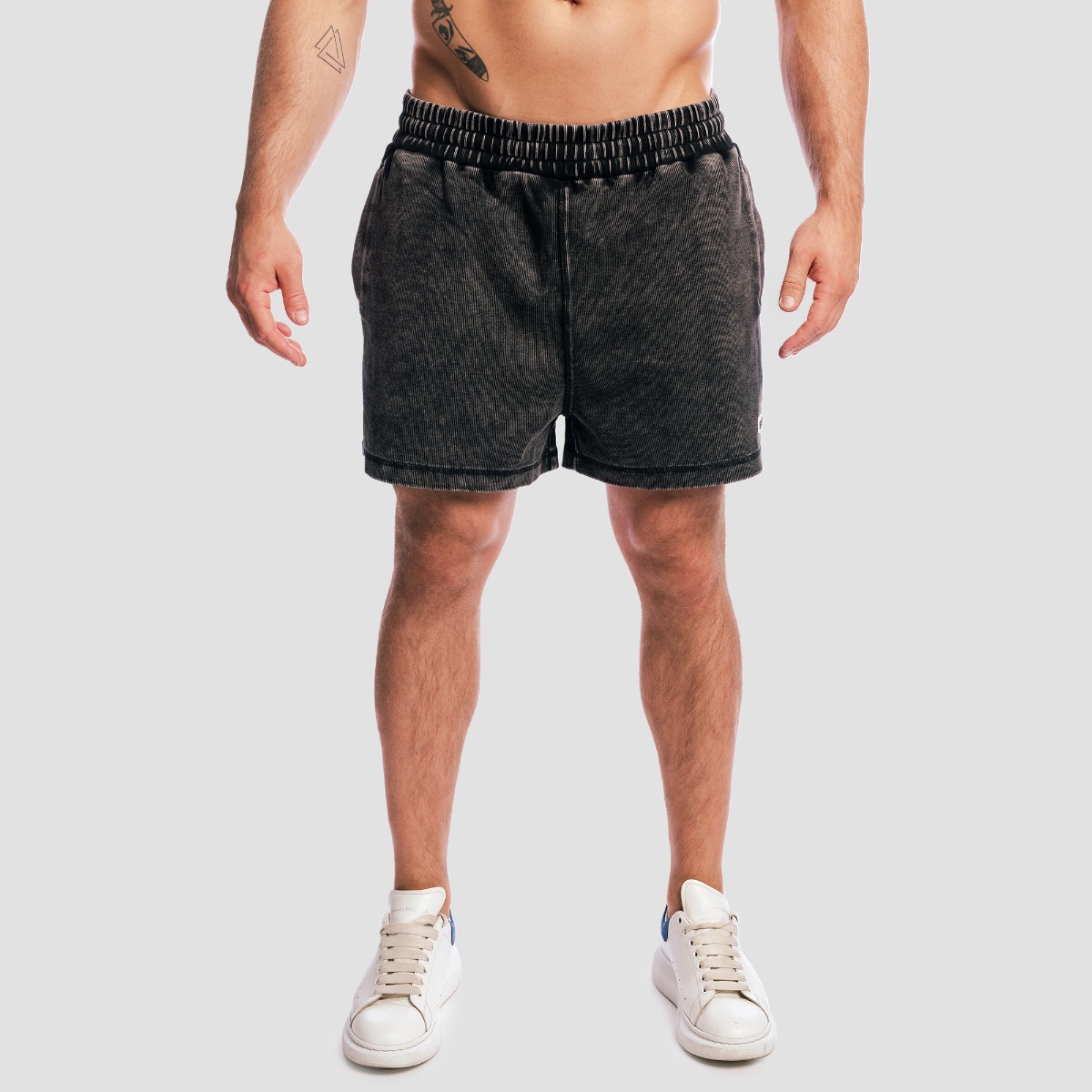 Shorts Aura, couleur noire délavée - GymBeam.