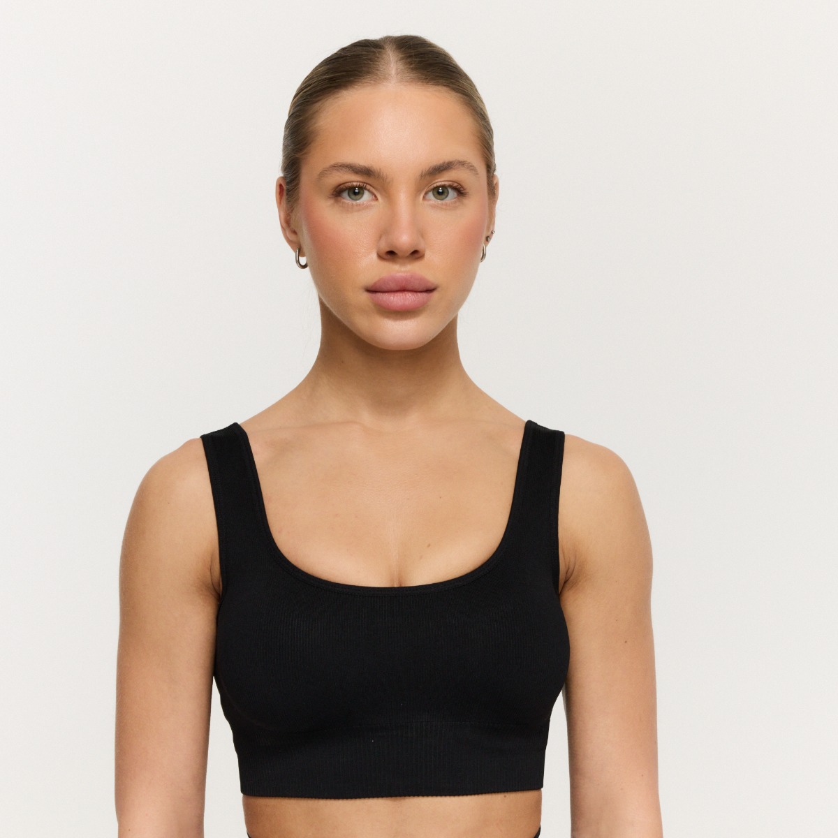 Brassière de sport GymBabe pour femmes, couleur noire - GymBeam.
