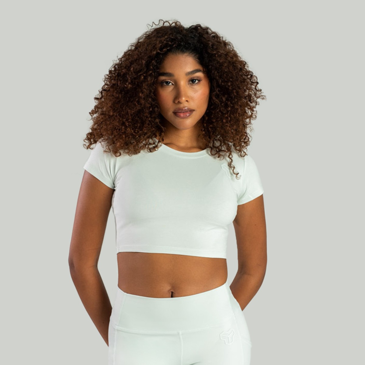 T-shirt crop pour femmes, couleur gris lunaire – STRIX.