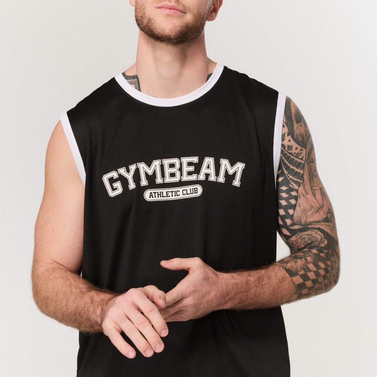 T-shirt sans manches style universitaire pour hommes – Noir – GymBeam.