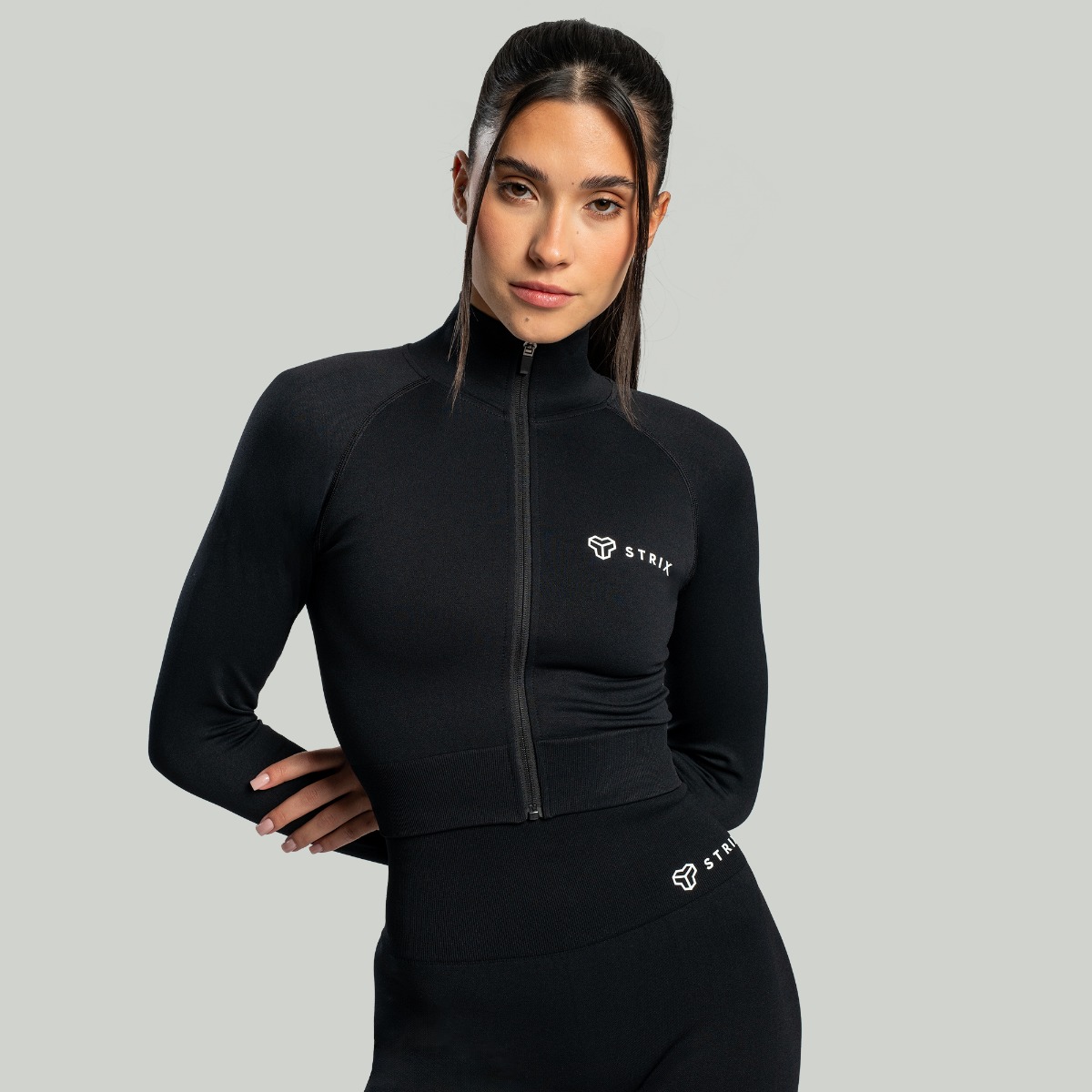 T-shirt court sans coutures pour femmes, couleur noire - STRIX.
