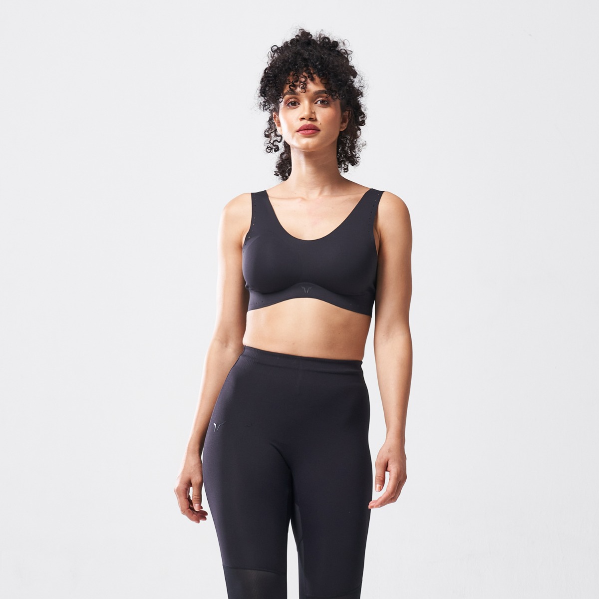 Αθλητικό μπουστάκι Free Cut Mid-Support Black - SQUATWOLF