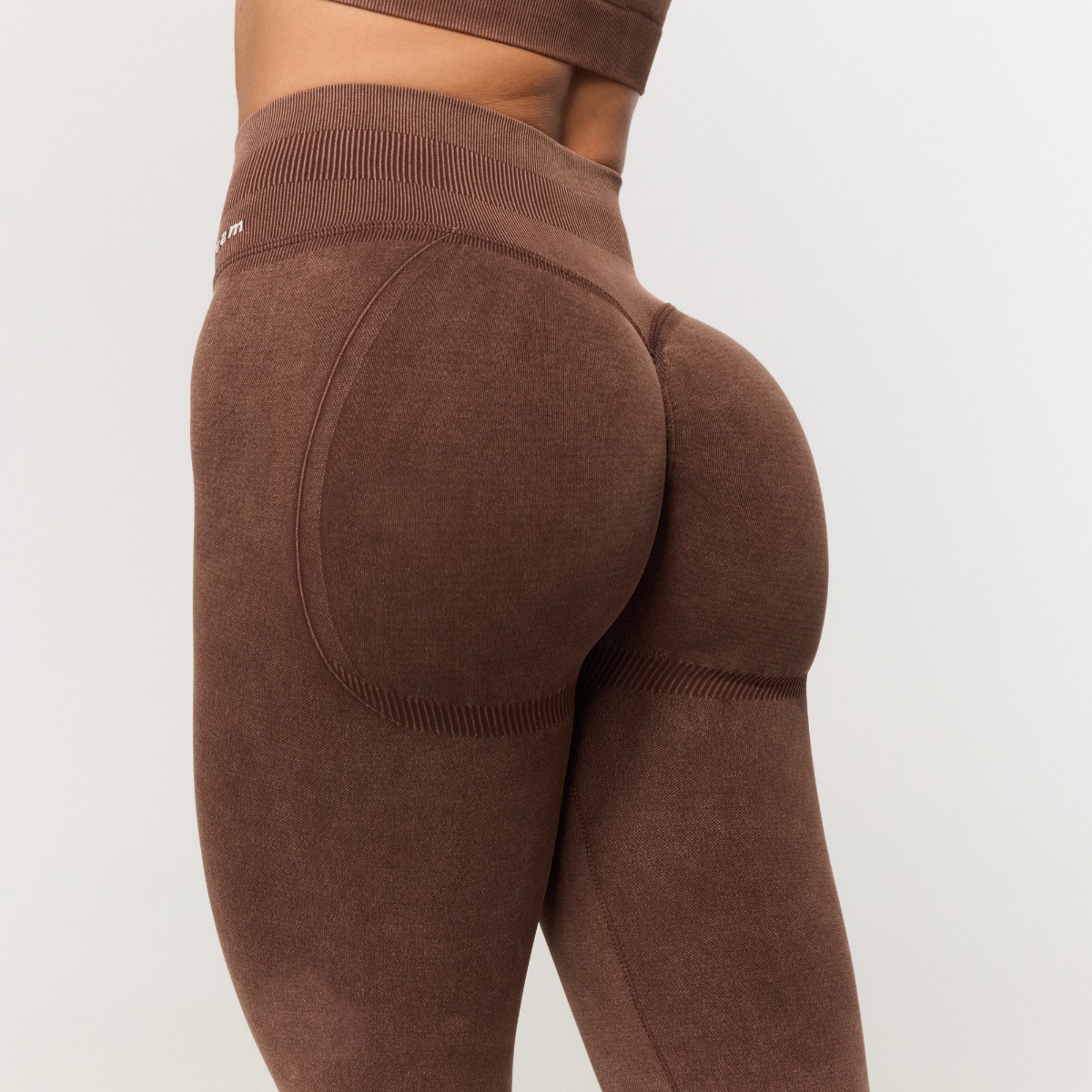 Pantalon de sport Femme, modèle Fierce, sans couture, couleur marron - GymBeam.