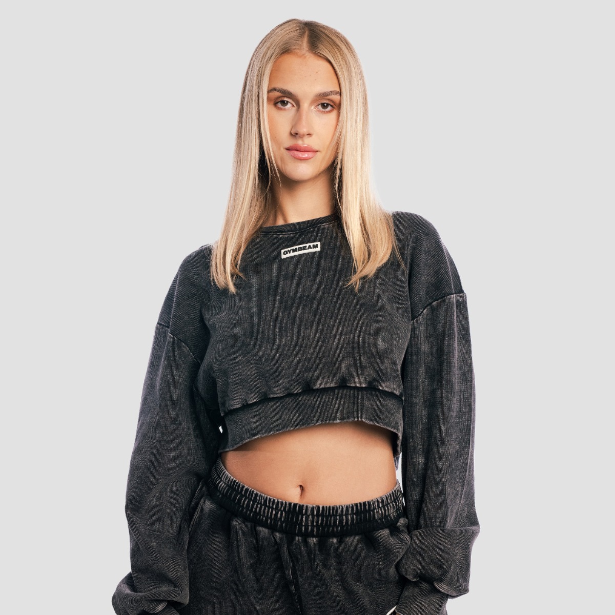 Sweatshirt court femme Aura, couleur noire délavée – GymBeam.