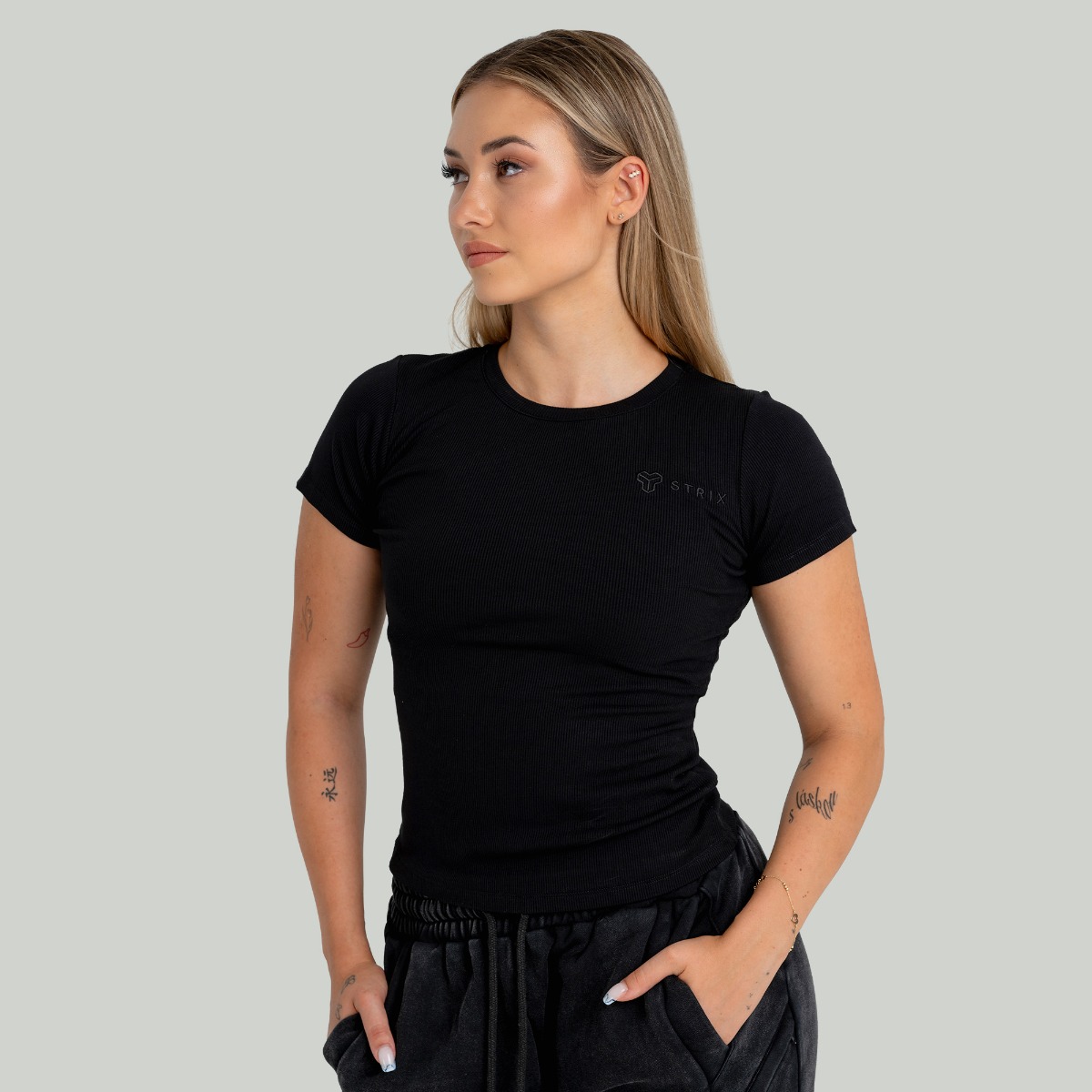 T-shirt à rayures pour femmes, couleur noire - STRIX.