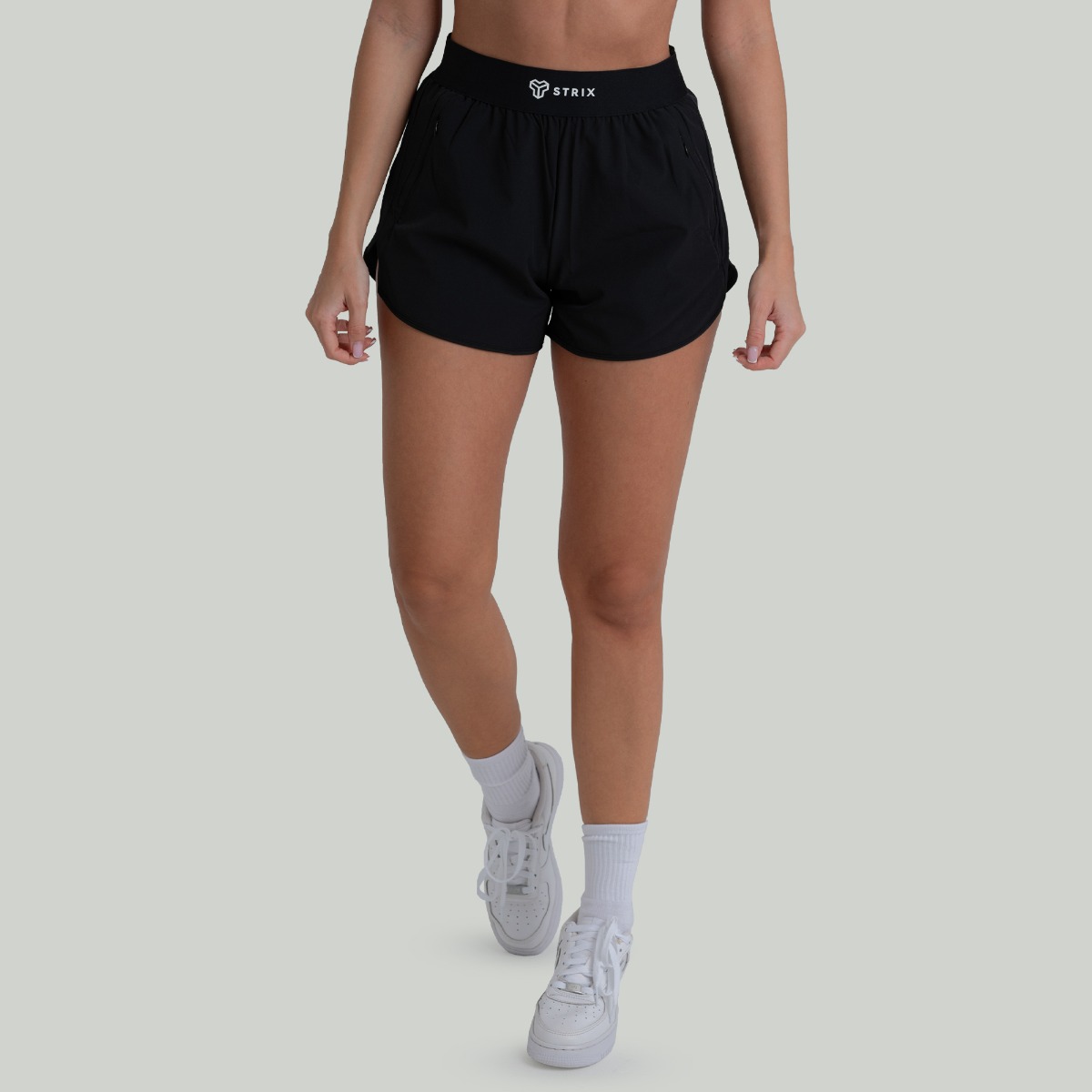 Shorts pour femmes ZOA, couleur noire - STRIX.