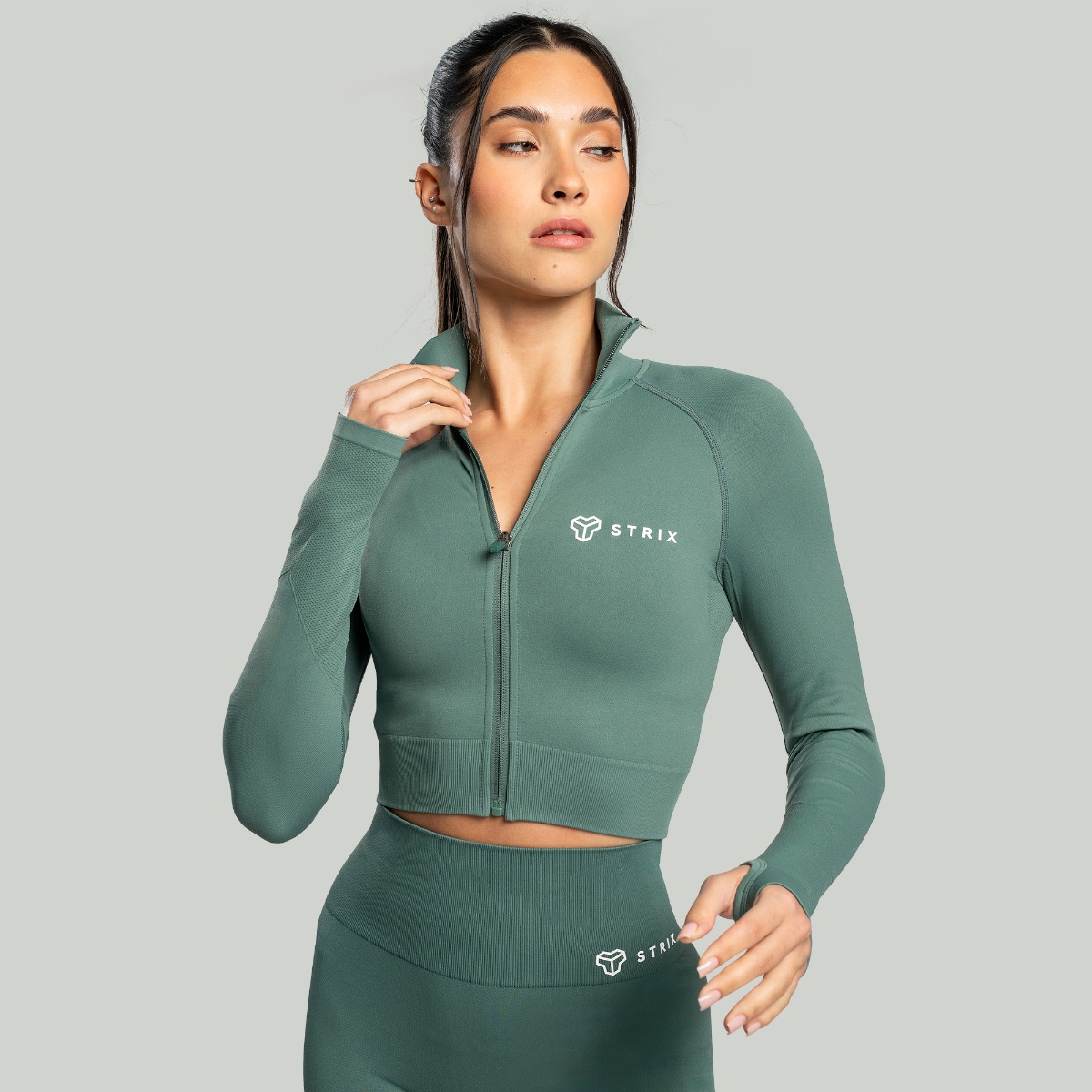 T-shirt court sans coutures pour femmes, couleur vert mousse - STRIX.