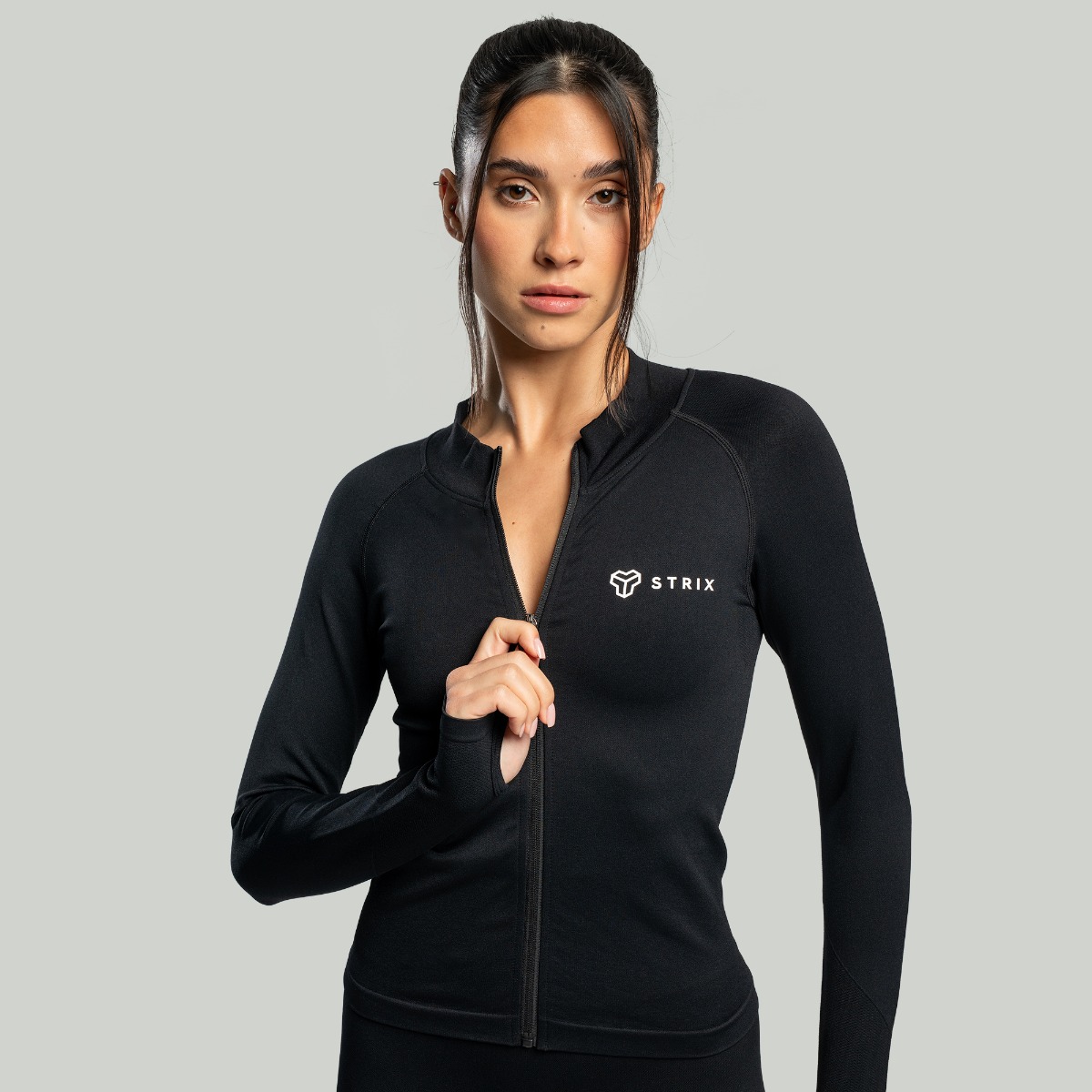 T-shirt de sport sans coutures pour femmes, couleur noire - STRIX.