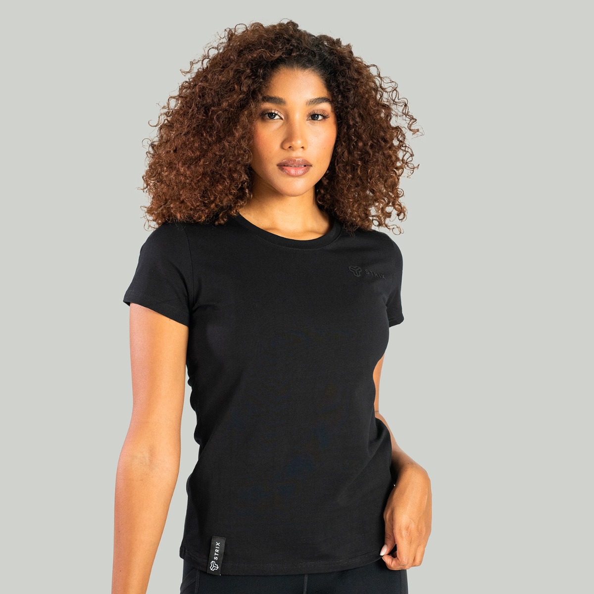 T-shirt essentiel pour femmes, couleur noire - STRIX.