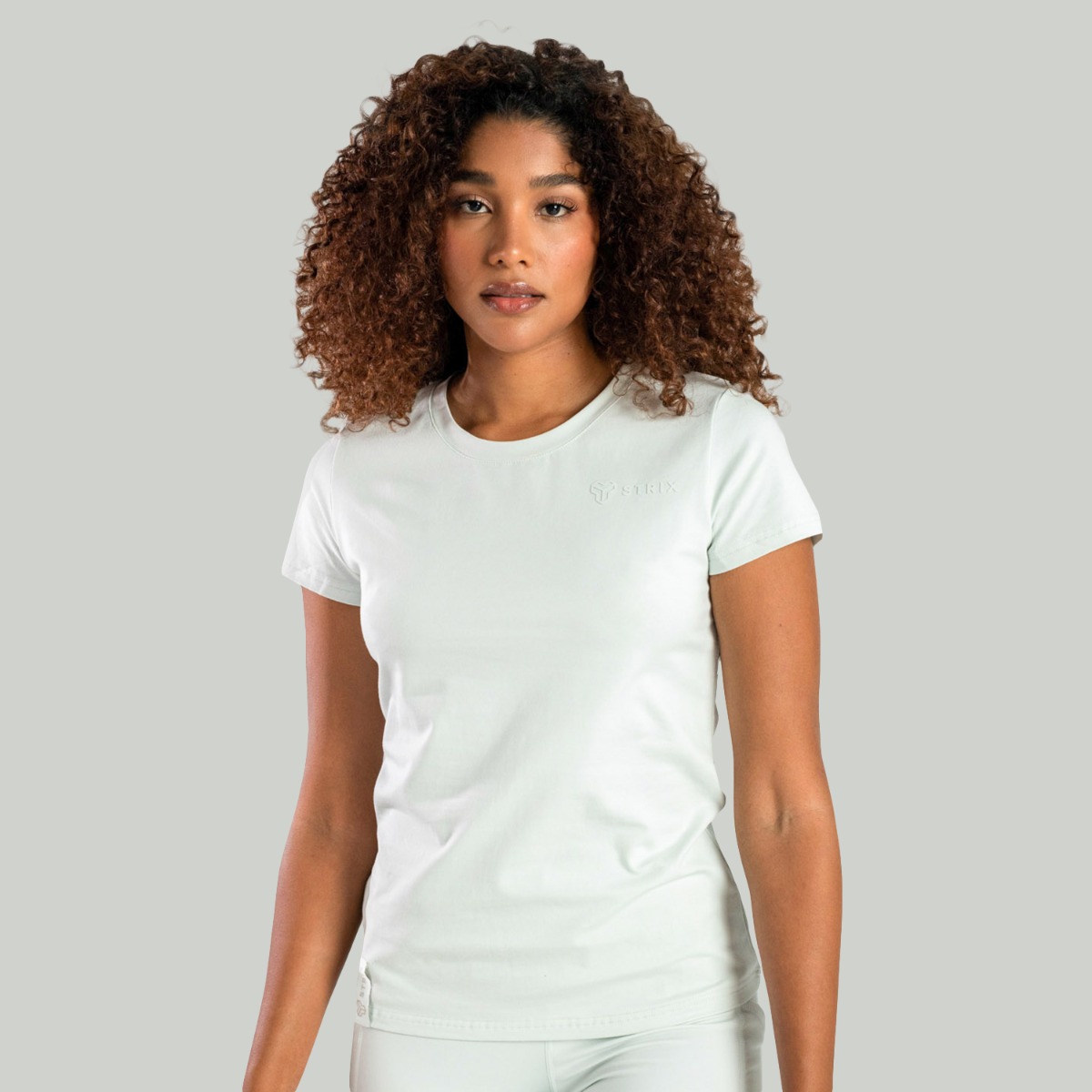 T-shirt essentiel pour femmes, couleur gris lunaire - STRIX.